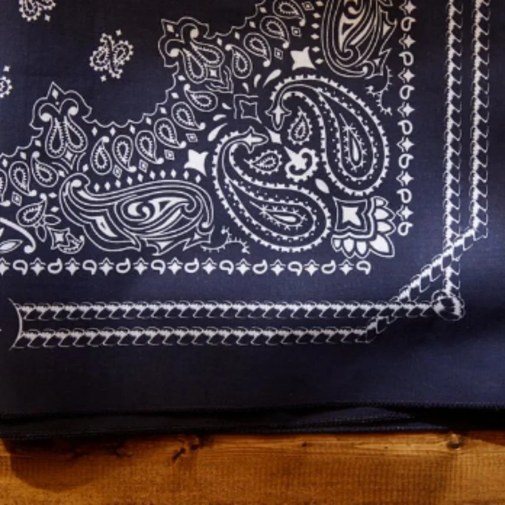 Marlboro Blue Paisley Square 22